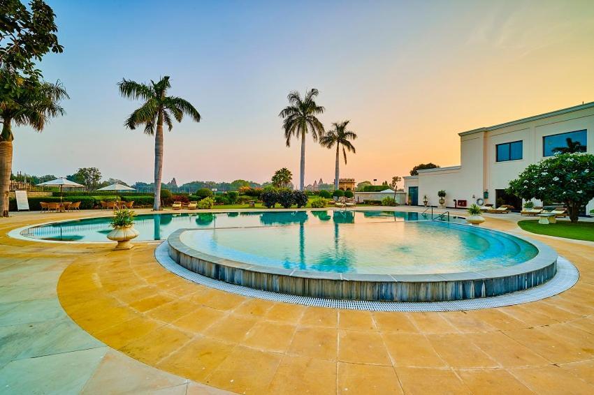 The Lalit Traveller Khajuraho Hotell Exteriör bild