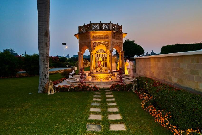 The Lalit Traveller Khajuraho Hotell Exteriör bild